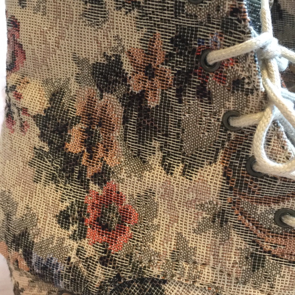 VINTAGE 90s Victorian Tapestry Boots - Picture 4 of 6